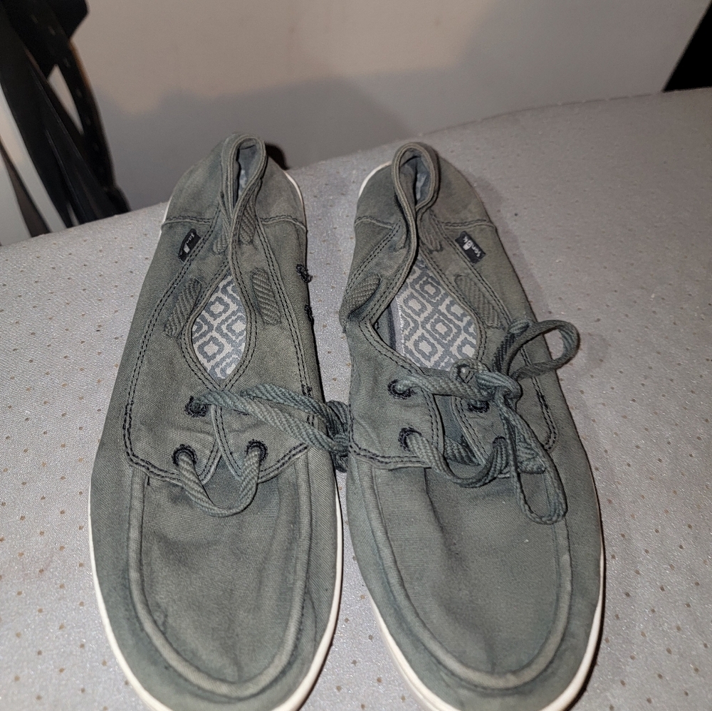 Sanuk shoes